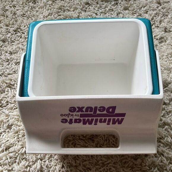 Vintage Igloo Mini Mate Teal and Purple Holds 6 Cans Picnic Beach Pool Ice Chest - Picture 8 of 11